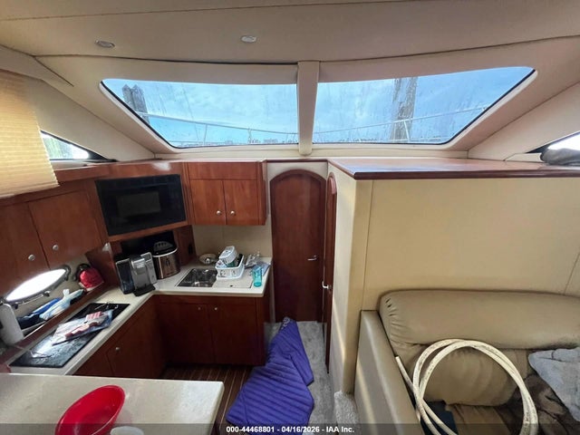 44468801 :رقم المزاد ، CRSKCA20J506 vin ، 2006 Cruisers Yachts 38' مزاد بيع