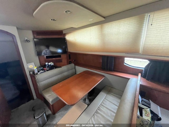 44468801 :رقم المزاد ، CRSKCA20J506 vin ، 2006 Cruisers Yachts 38' مزاد بيع