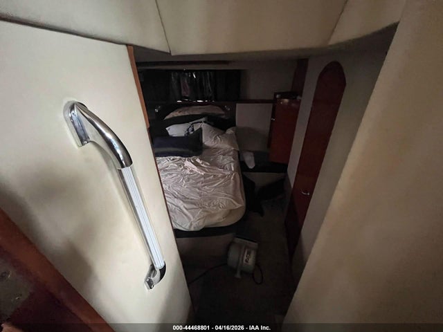 44468801 :رقم المزاد ، CRSKCA20J506 vin ، 2006 Cruisers Yachts 38' مزاد بيع
