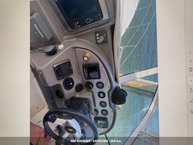 44468801 :رقم المزاد ، CRSKCA20J506 vin ، 2006 Cruisers Yachts 38' مزاد بيع