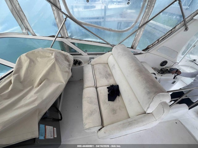 44468801 :رقم المزاد ، CRSKCA20J506 vin ، 2006 Cruisers Yachts 38' مزاد بيع