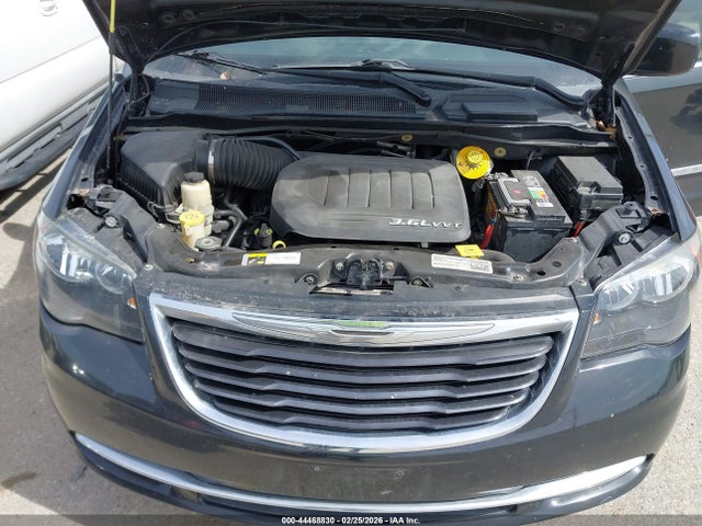 44468830 :رقم المزاد ، 2C4RC1HG8FR506048 vin ، 2015 Chrysler Town & Country S مزاد بيع
