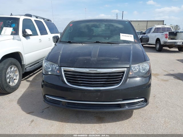 44468830 :رقم المزاد ، 2C4RC1HG8FR506048 vin ، 2015 Chrysler Town & Country S مزاد بيع