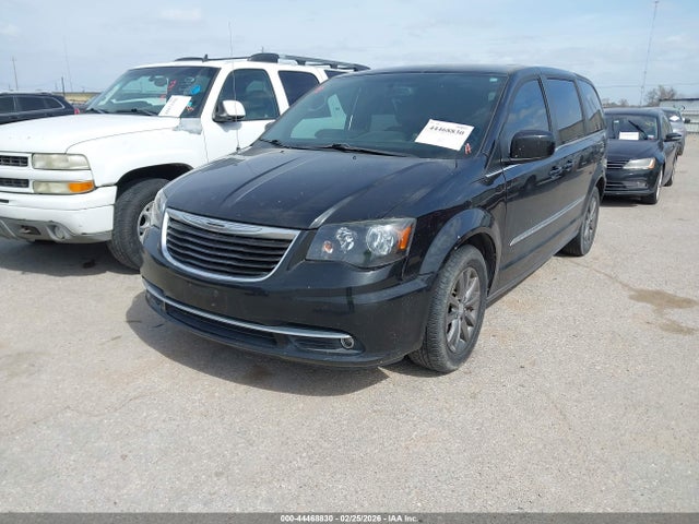 44468830 :رقم المزاد ، 2C4RC1HG8FR506048 vin ، 2015 Chrysler Town & Country S مزاد بيع