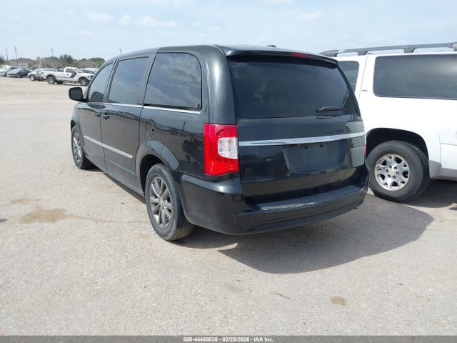44468830 :رقم المزاد ، 2C4RC1HG8FR506048 vin ، 2015 Chrysler Town & Country S مزاد بيع
