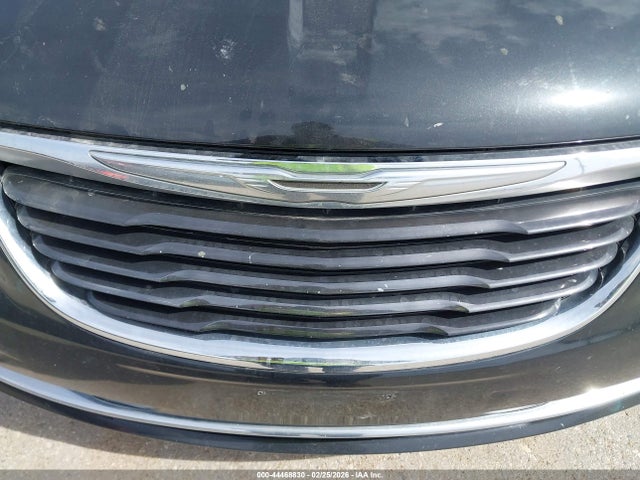 44468830 :رقم المزاد ، 2C4RC1HG8FR506048 vin ، 2015 Chrysler Town & Country S مزاد بيع