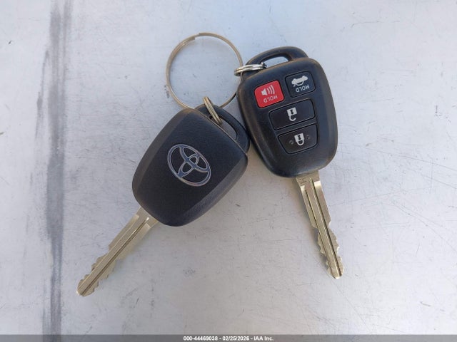 Toyota COROLLA LE 2018 5YFBURHE3JP831470 Image 11
