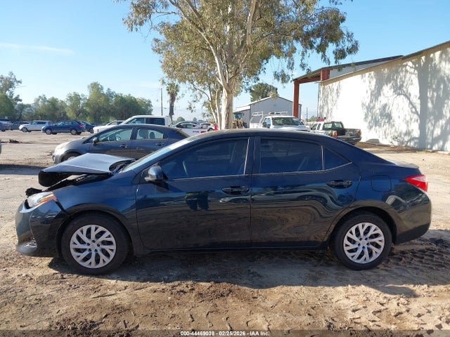 Toyota COROLLA LE 2018 5YFBURHE3JP831470 Image 14