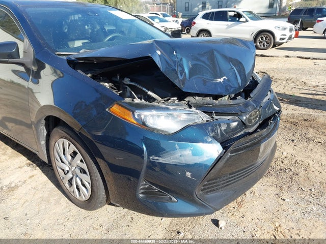 Toyota COROLLA LE 2018 5YFBURHE3JP831470 Image 17