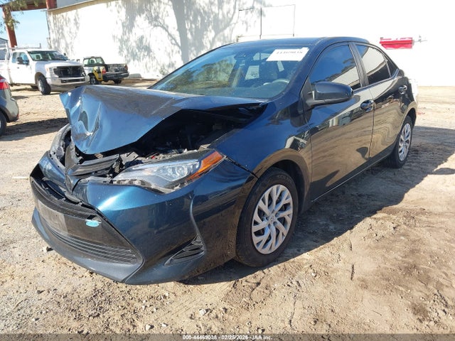 Toyota COROLLA LE 2018 5YFBURHE3JP831470 Image 2