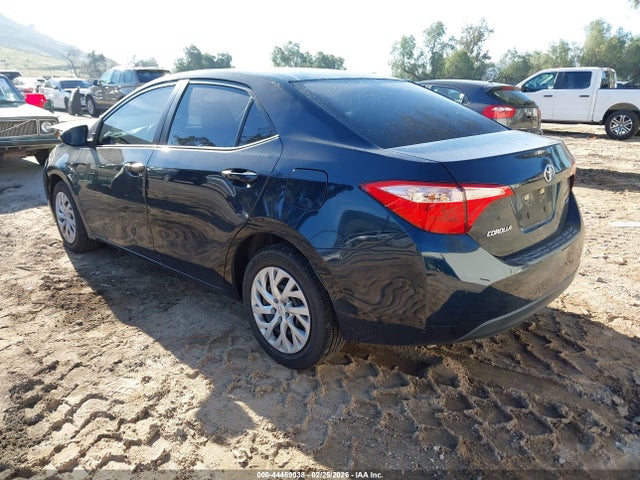 Toyota COROLLA LE 2018 5YFBURHE3JP831470 Image 3