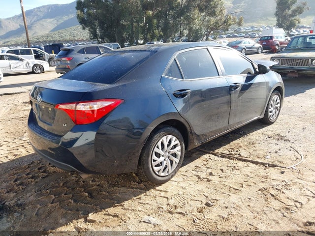 Toyota COROLLA LE 2018 5YFBURHE3JP831470 Image 4