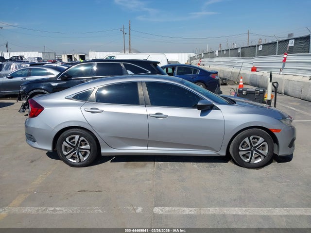 Honda Civic Lx 2018 2HGFC2F53JH531790 Image 13