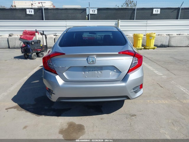 Honda Civic Lx 2018 2HGFC2F53JH531790 Image 16