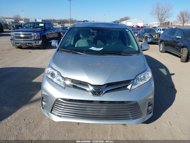 5TDYZ3DC2KS011290 Toyota Sienna Xle 8 Passenger