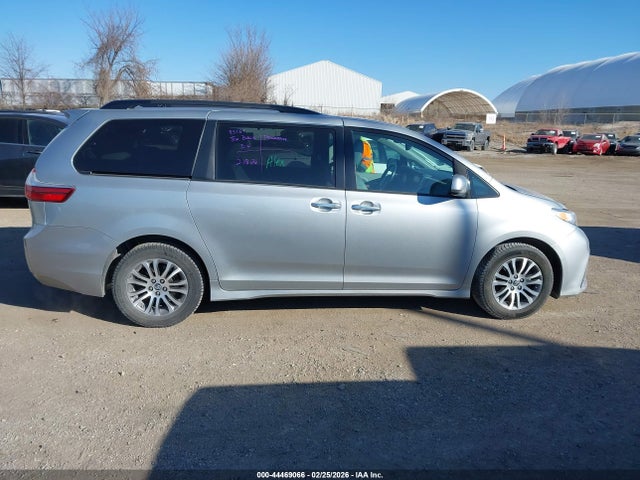 5TDYZ3DC2KS011290 Toyota Sienna Xle 8 Passenger