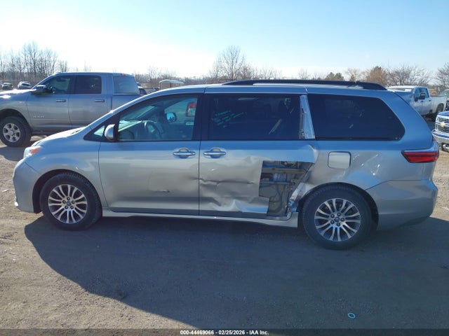 5TDYZ3DC2KS011290 Toyota Sienna Xle 8 Passenger