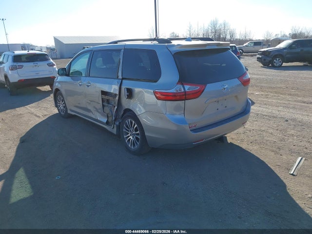 2019 TOYOTA SIENNA 5TDYZ3DC2KS011290 Photo 2