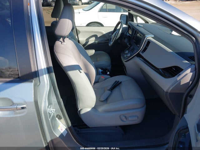 2019 TOYOTA SIENNA 5TDYZ3DC2KS011290 Photo 4