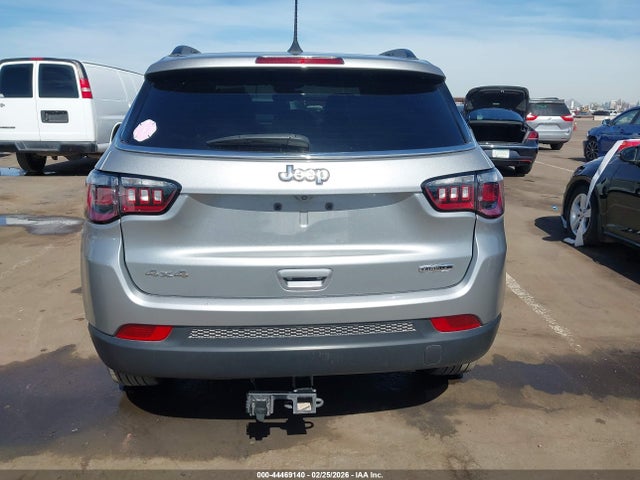 3C4NJDFB8NT187064 Jeep Compass Latitude Lux 4x4