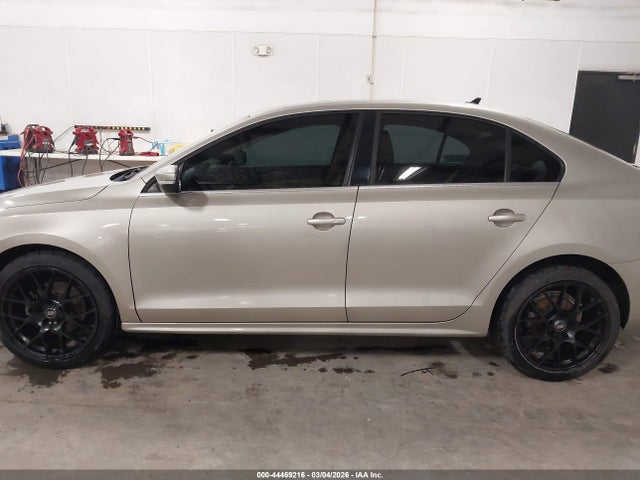 44469216 :رقم المزاد ، 3VWL07AJ4EM288460 vin ، 2014 Volkswagen Jetta 1.8t Sel مزاد بيع