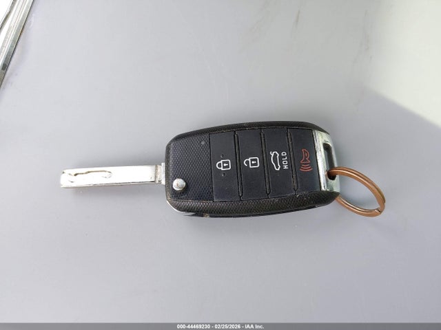 5XXGT4L39KG335035 KIA Optima Lx