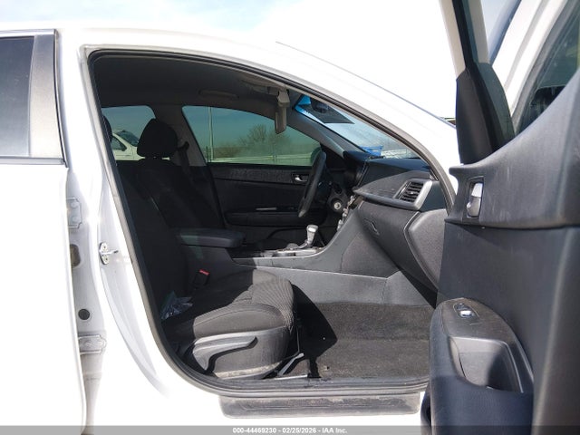 5XXGT4L39KG335035 KIA Optima Lx