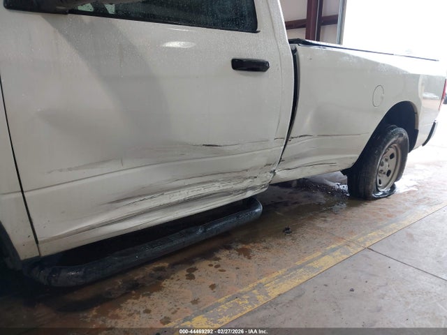 44469292 :رقم المزاد ، 3C6JR6DG1MG595339 vin ، 2021 Ram 1500 Classic Tradesman  4x2 8' Box مزاد بيع