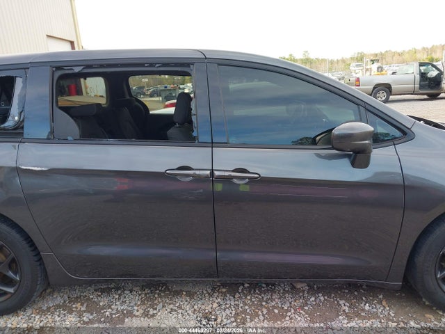 Продажа на аукционе авто 2019 Chrysler Pacifica Touring Plus, vin: 2C4RC1FG9KR575893, номер лота: 44469297
