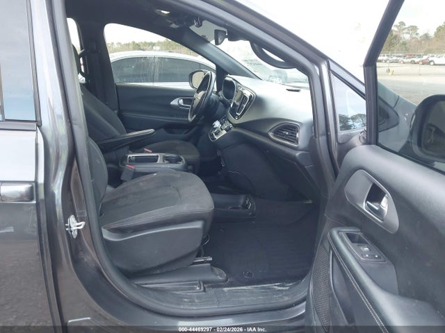 Продажа на аукционе авто 2019 Chrysler Pacifica Touring Plus, vin: 2C4RC1FG9KR575893, номер лота: 44469297