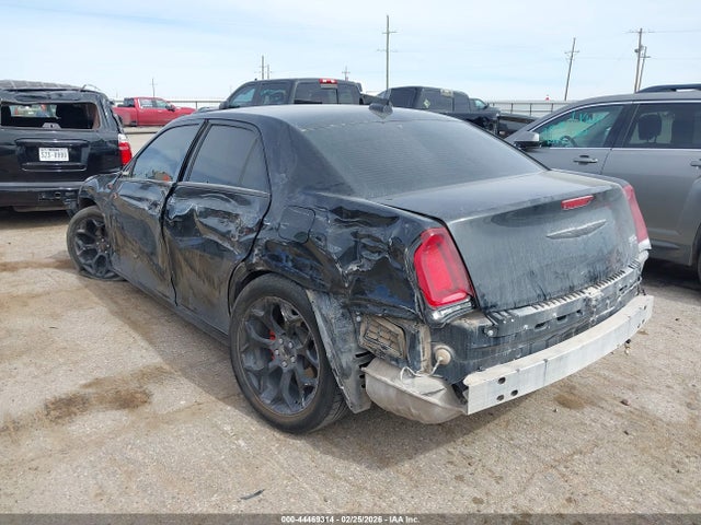 2019 CHRYSLER 300 2C3CCABG3KH682704 Photo 2