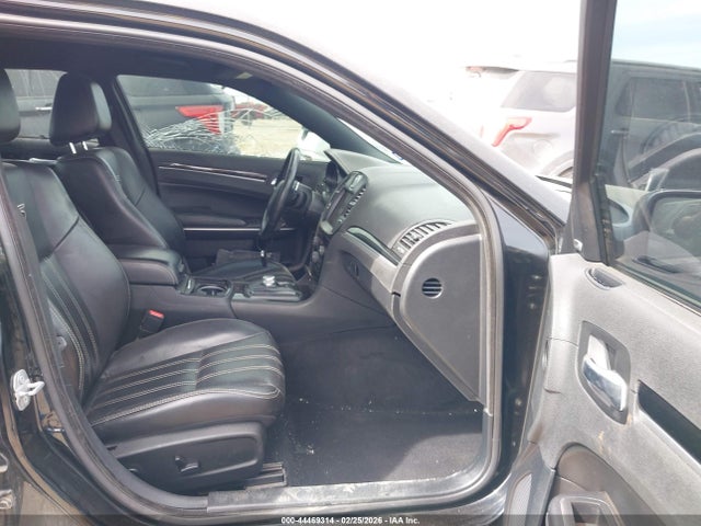 2019 CHRYSLER 300 2C3CCABG3KH682704 Photo 4