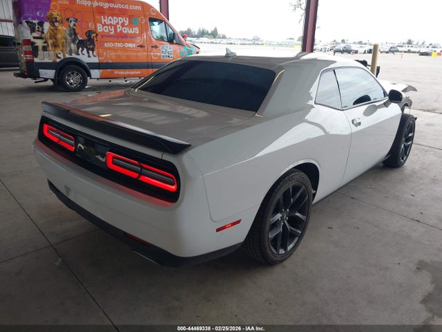 2C3CDZAG8NH175640 Dodge Challenger Sxt