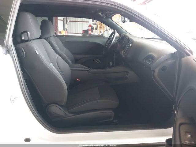 2C3CDZAG8NH175640 Dodge Challenger Sxt