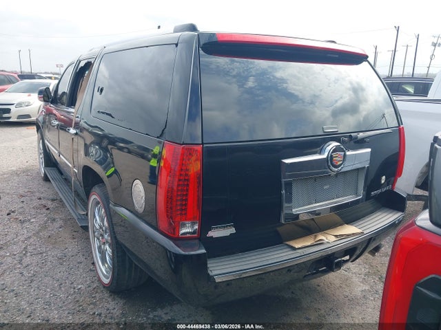 2011 CADILLAC ESCALADE ESV 1GYS4JEF8BR115003 Photo 2