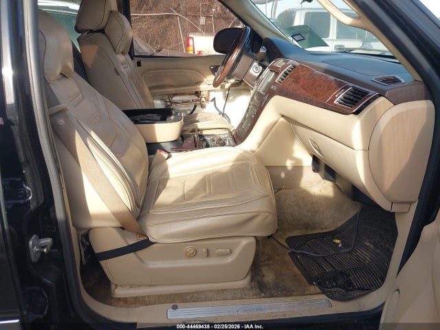 2011 CADILLAC ESCALADE ESV 1GYS4JEF8BR115003 Photo 4