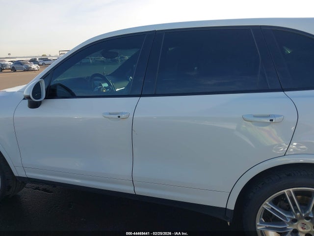 Porsche Cayenne Platinum Edition 2017 WP1AA2A21HKA91128 Image 14