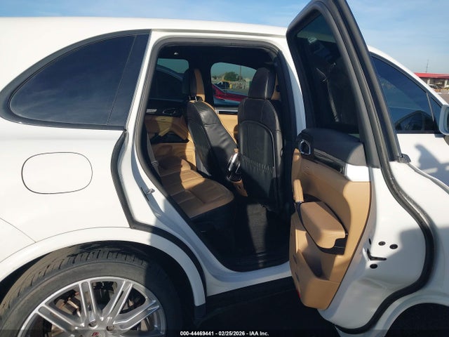 Porsche Cayenne Platinum Edition 2017 WP1AA2A21HKA91128 Image 8