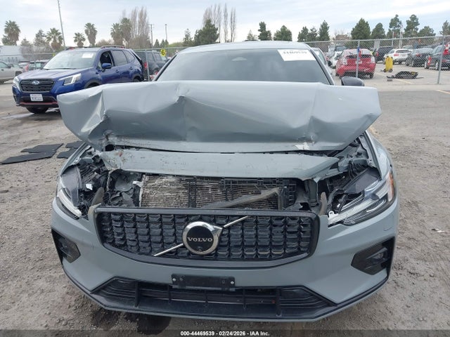 Volvo S60 B5 Plus Dark Theme 2024 7JRL12FL9RG281048 Image 12