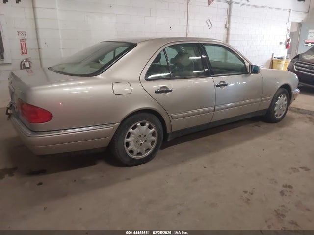 1999 MERCEDES-BENZ E 320 WDBJF82H3XX016262 Photo 3