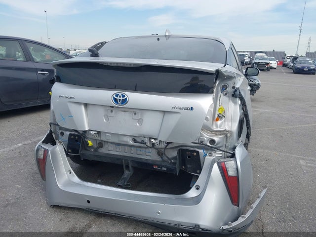 JTDKARFU0H3043994 Toyota Prius Three Touring