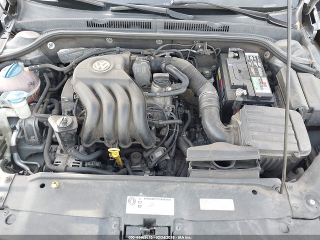 3VW2K7AJ4FM213040 Volkswagen Jetta 2.0l S