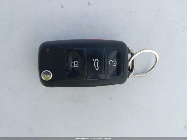 3VW2K7AJ4FM213040 Volkswagen Jetta 2.0l S