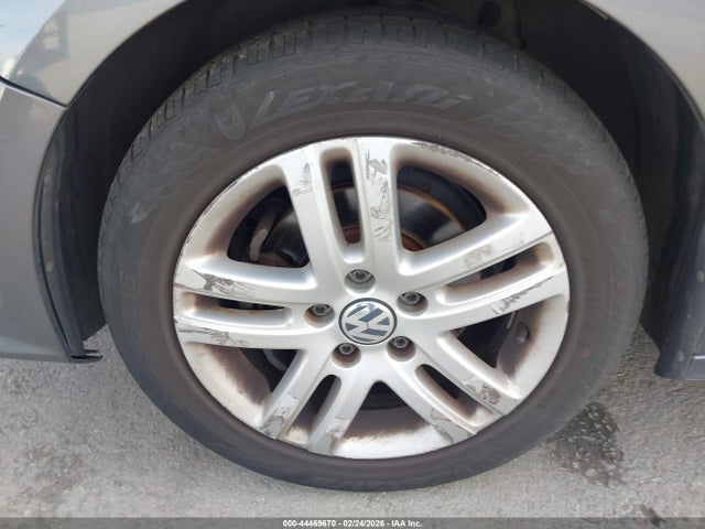 3VW2K7AJ4FM213040 Volkswagen Jetta 2.0l S
