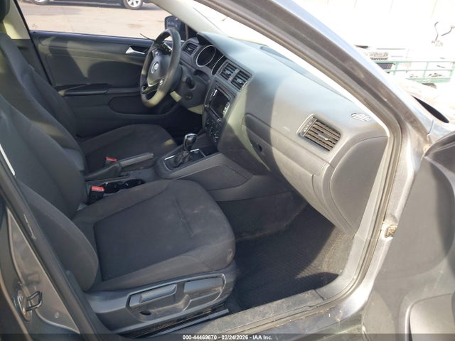 3VW2K7AJ4FM213040 Volkswagen Jetta 2.0l S