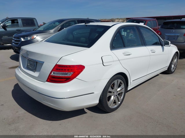 44469755 :رقم المزاد ، WDDGF4HB7ER311055 vin ، 2014 Mercedes-benz C 250 Luxury مزاد بيع