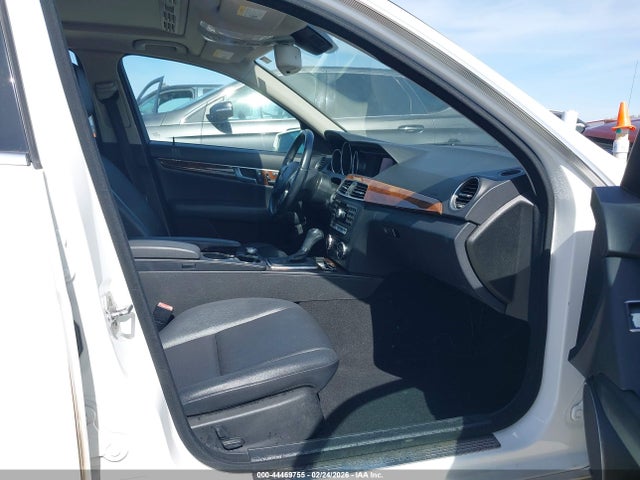 44469755 :رقم المزاد ، WDDGF4HB7ER311055 vin ، 2014 Mercedes-benz C 250 Luxury مزاد بيع