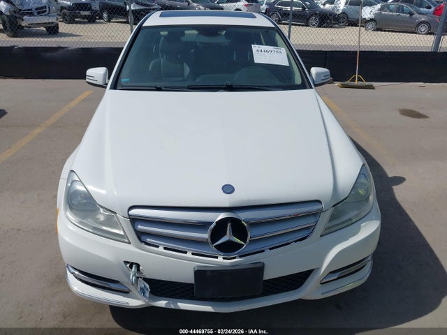 44469755 :رقم المزاد ، WDDGF4HB7ER311055 vin ، 2014 Mercedes-benz C 250 Luxury مزاد بيع