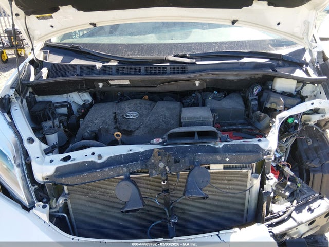5TDDZ3DC2HS177977 Toyota Sienna Limited Premium 7 Passenger