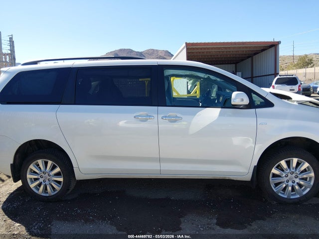 5TDDZ3DC2HS177977 Toyota Sienna Limited Premium 7 Passenger